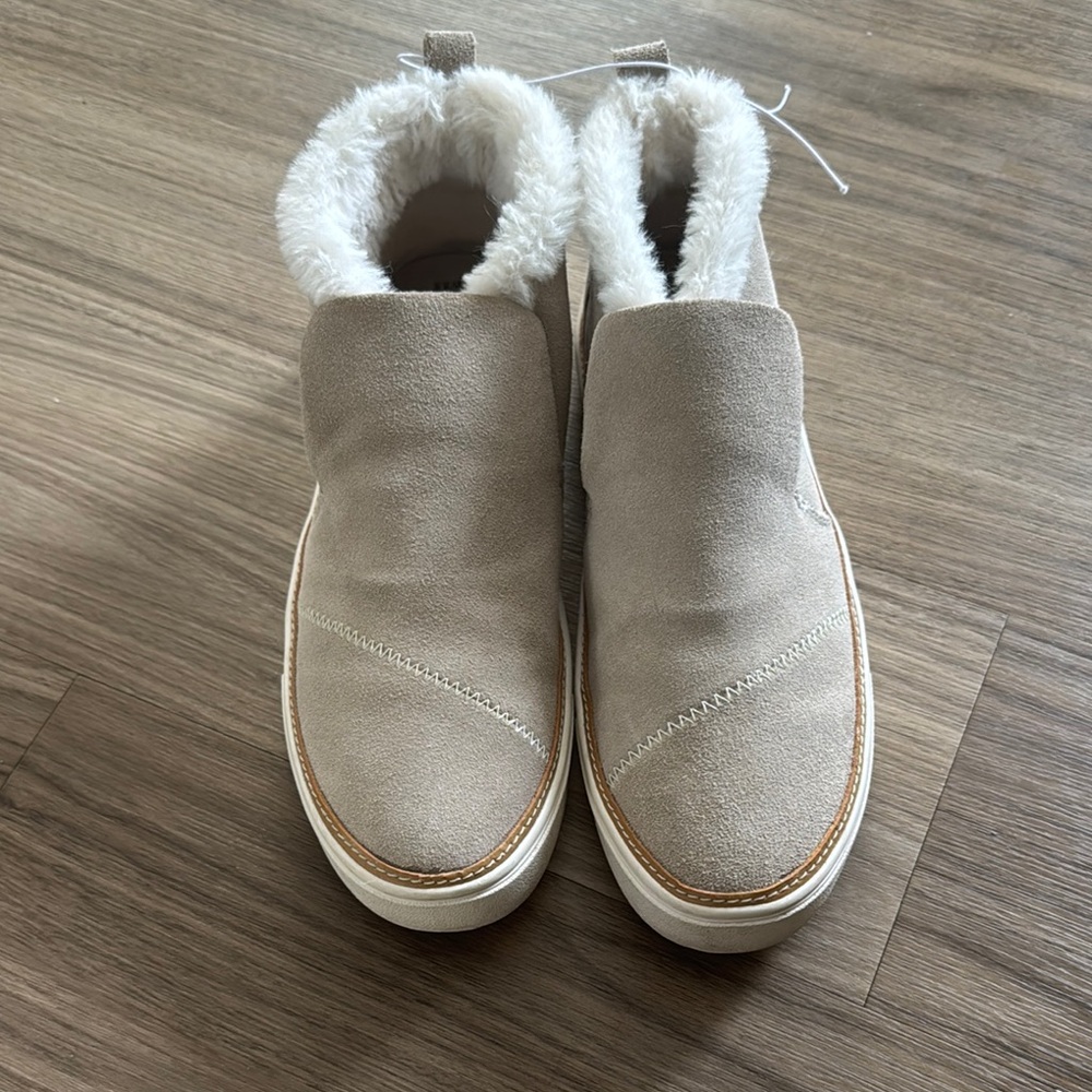 Toms Women's Tan Suede Shoes with White Fur Lining